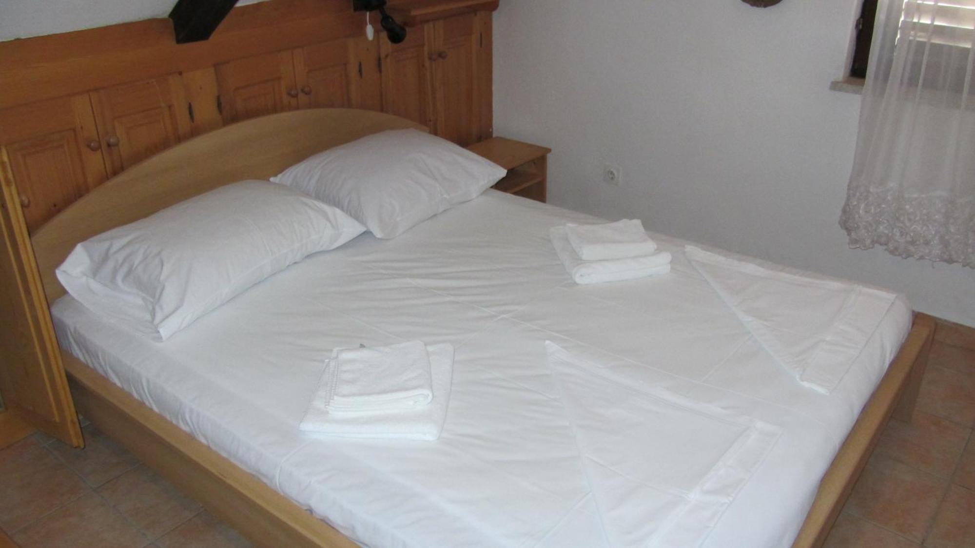 Bell Tower Apartments Tisno Room photo