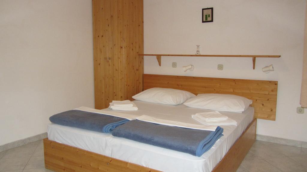 Bell Tower Apartments Tisno Room photo